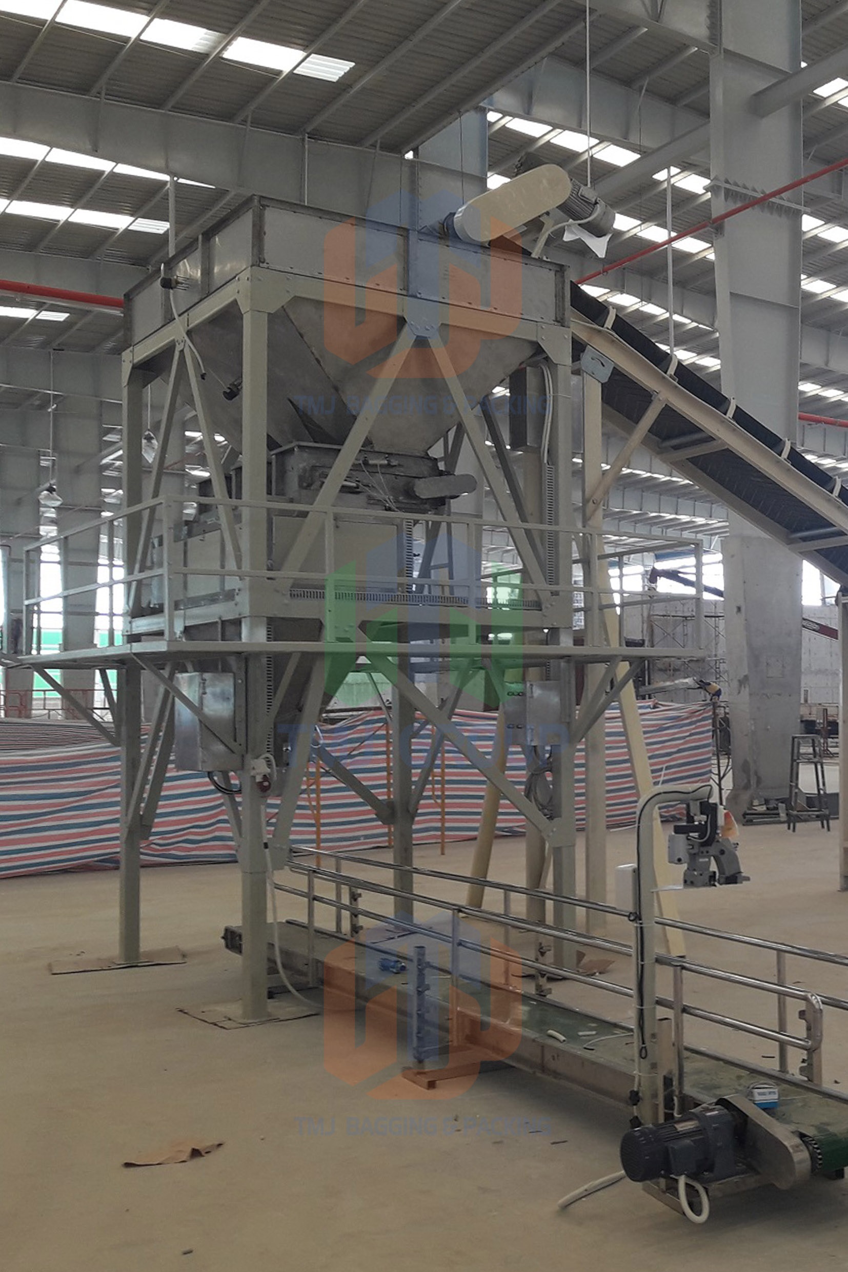 Máy cân đóng bao nguyên liệu dạng bột công suất cao