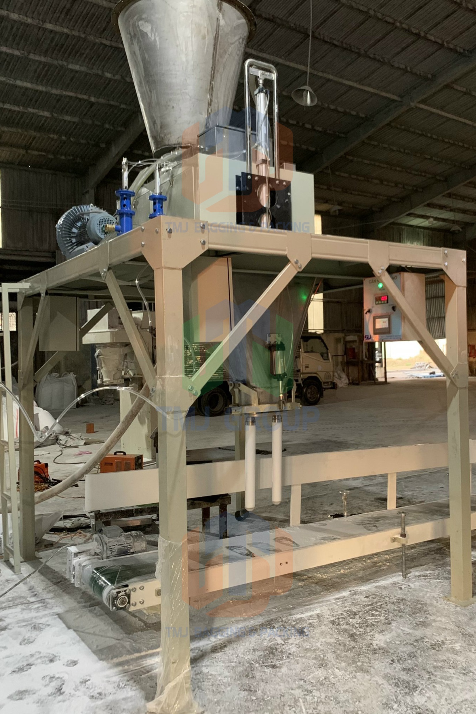 Máy cân đóng bao tinh bột sắn, tinh bột mì, có hút chân không