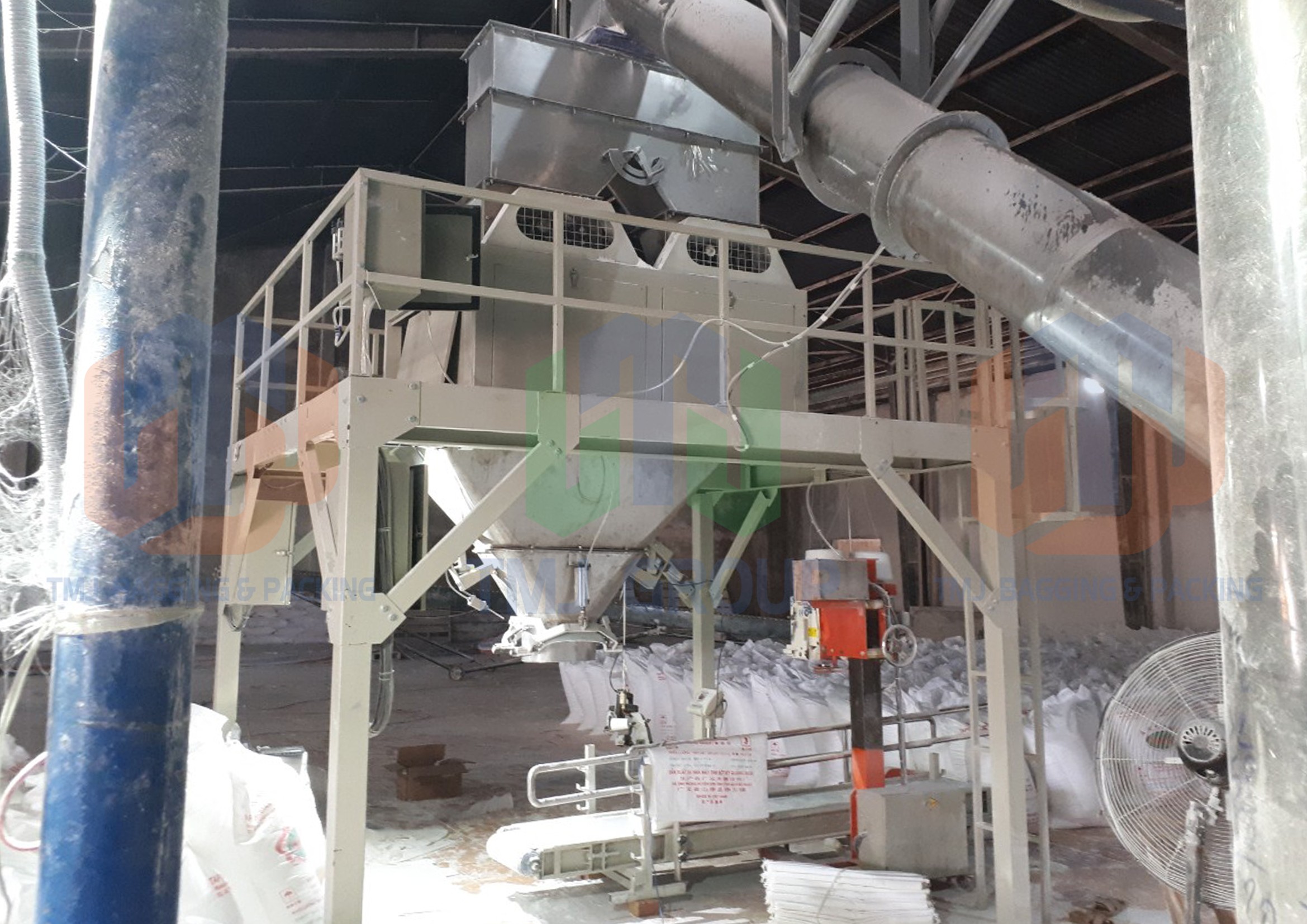 Máy cân đóng bao tinh bột sắn, tinh bột mì, có hút chân không