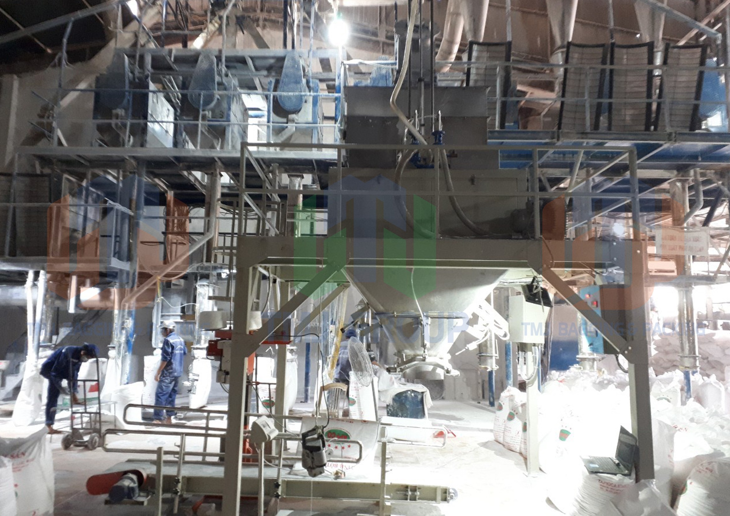 Máy cân đóng bao tinh bột sắn, tinh bột mì, có hút chân không