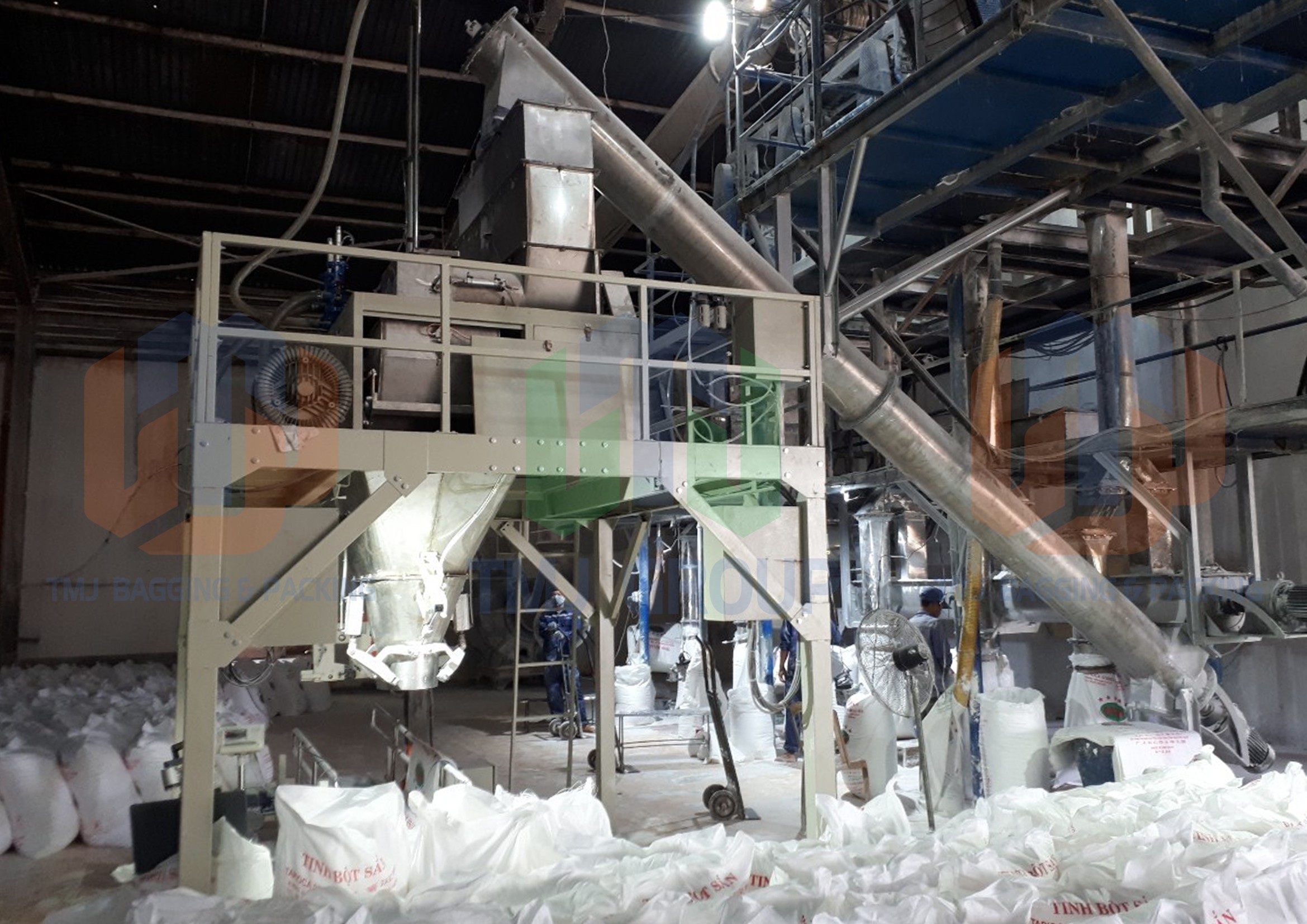 Máy cân đóng bao tinh bột sắn, tinh bột mì, có hút chân không