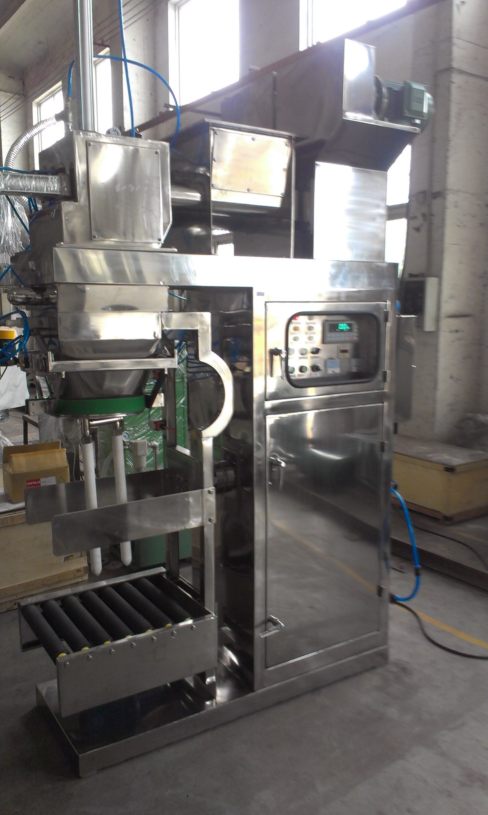 Máy cân đóng bao tinh bột sắn có hút chân không