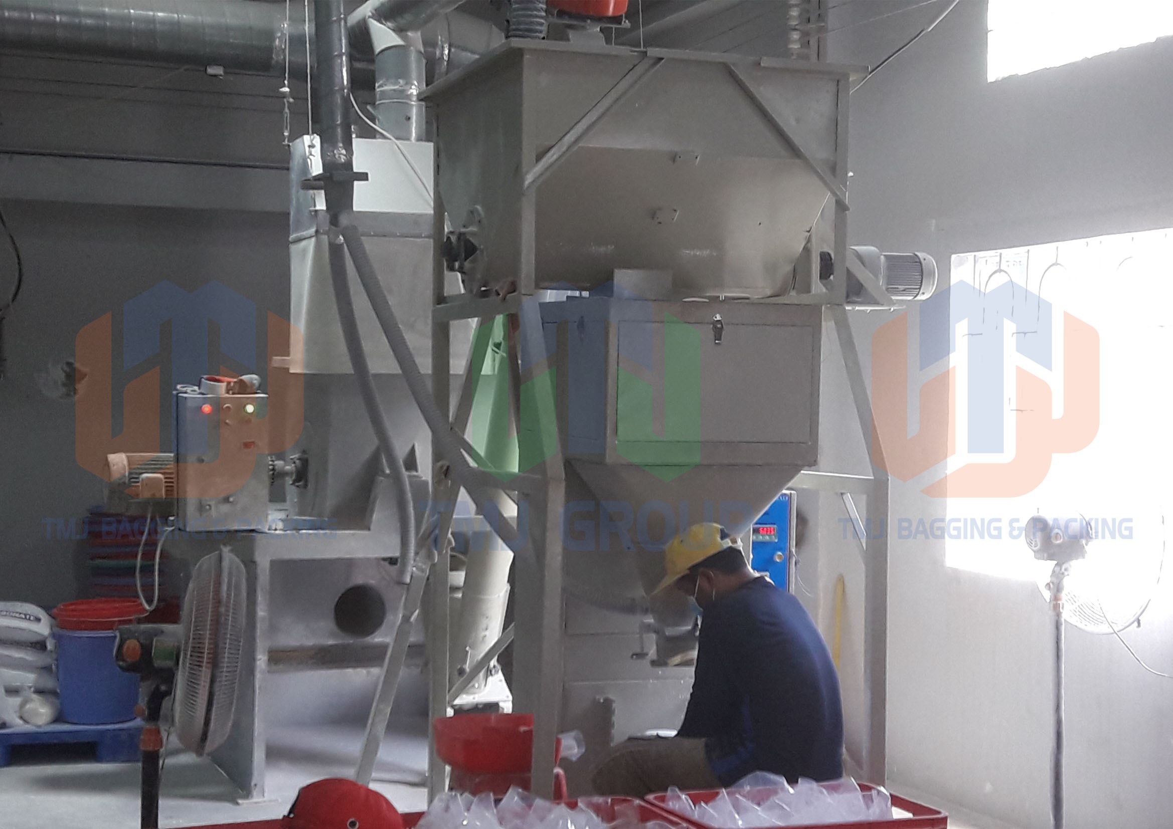 Máy đóng gói bán tự động định lượng vít tải