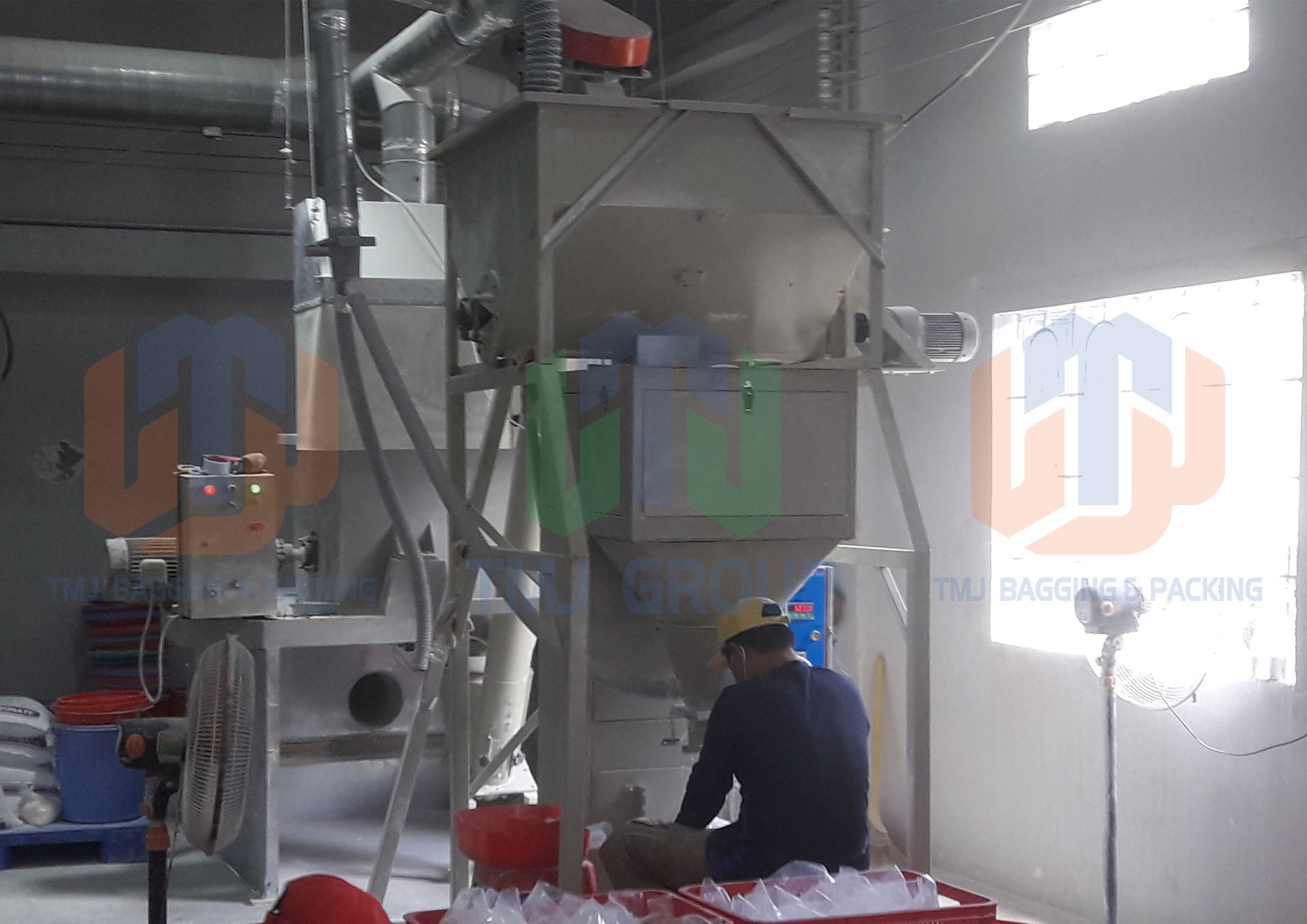 Máy đóng gói bán tự động định lượng vít tải