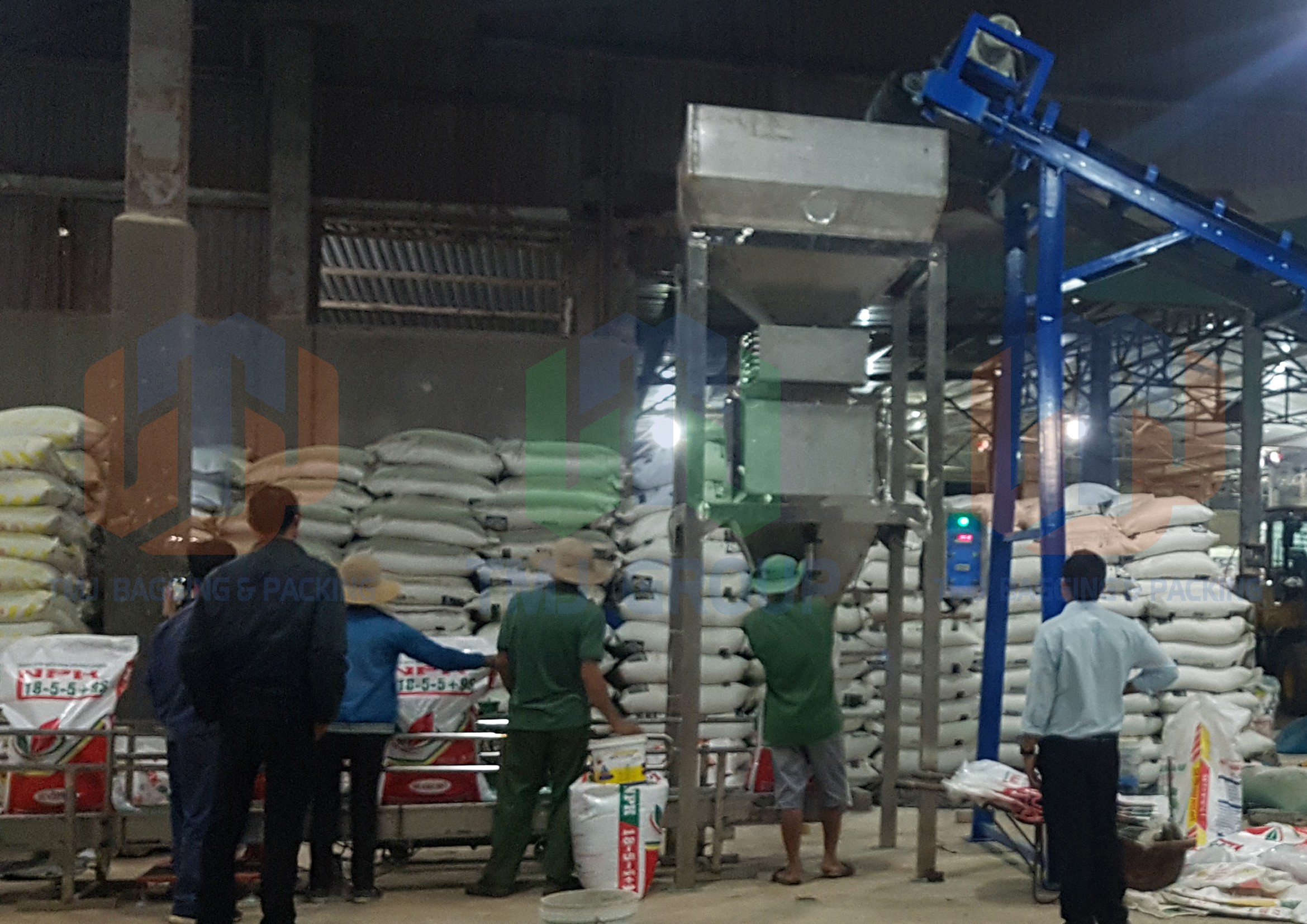 Máy cân đóng bao lúa gạo và các nguyên liệu dạng hạt