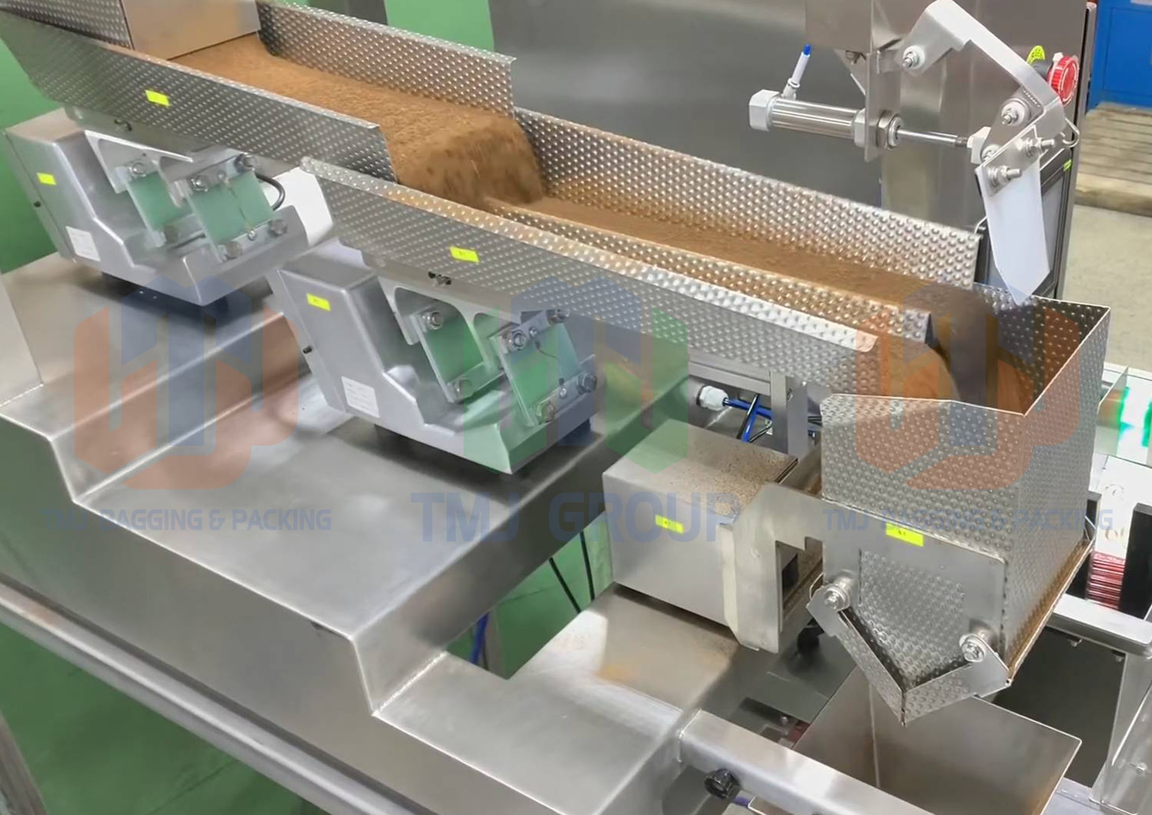 Máy đóng gói bán tự động định lượng rung điện từ