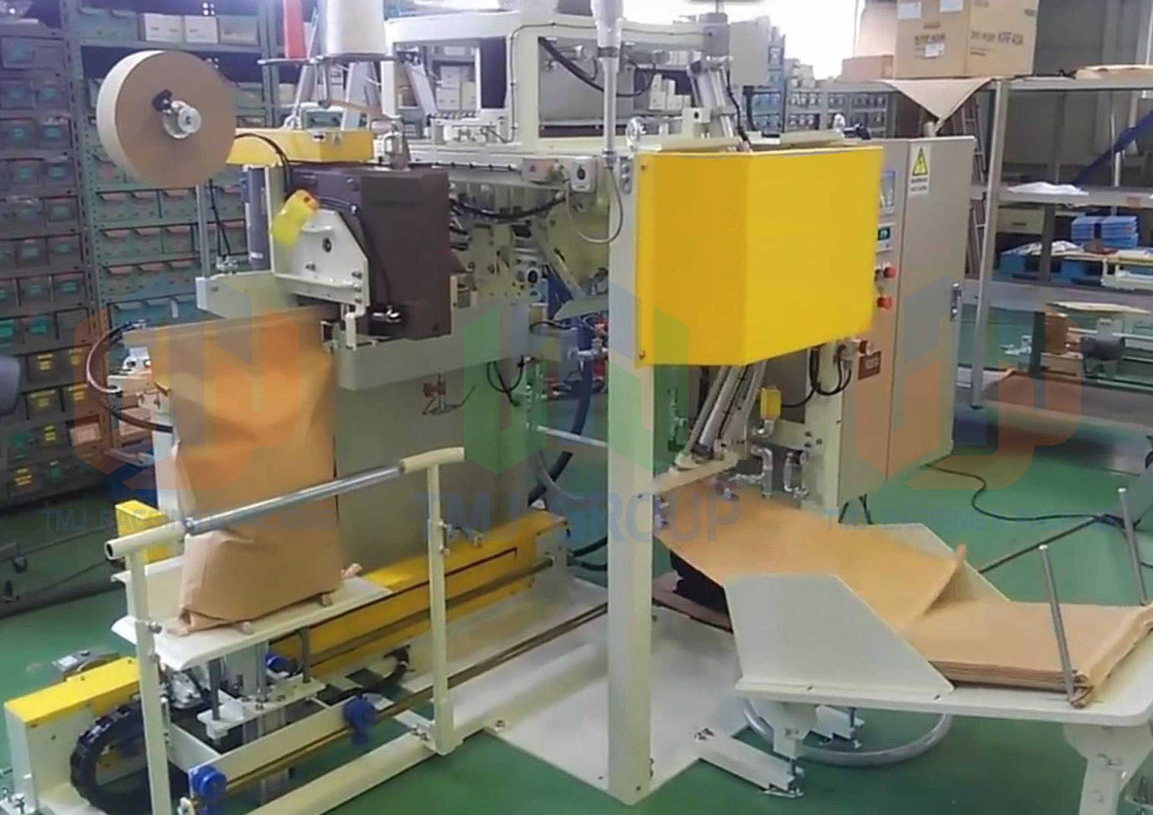 Máy đóng bao tự động trong ngành hạt nhựa